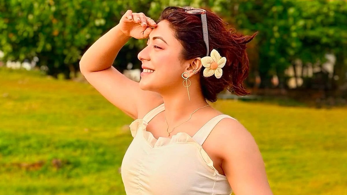 নতুন নতুন ছবি দিয়ে নীলা লিখলেন, ‘কিসড বাই সান’
