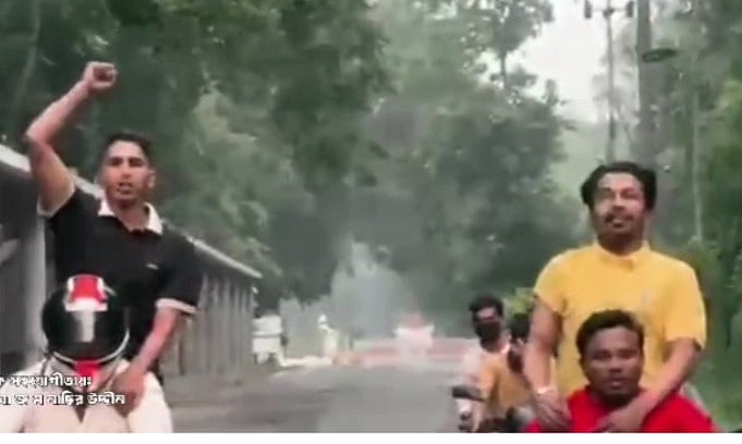 চট্টগ্রাম বিশ্ববিদ্যালয় ক্যাম্পাসে মোটরসাইকেলে ছাত্রলীগের ‘শোডাউন’