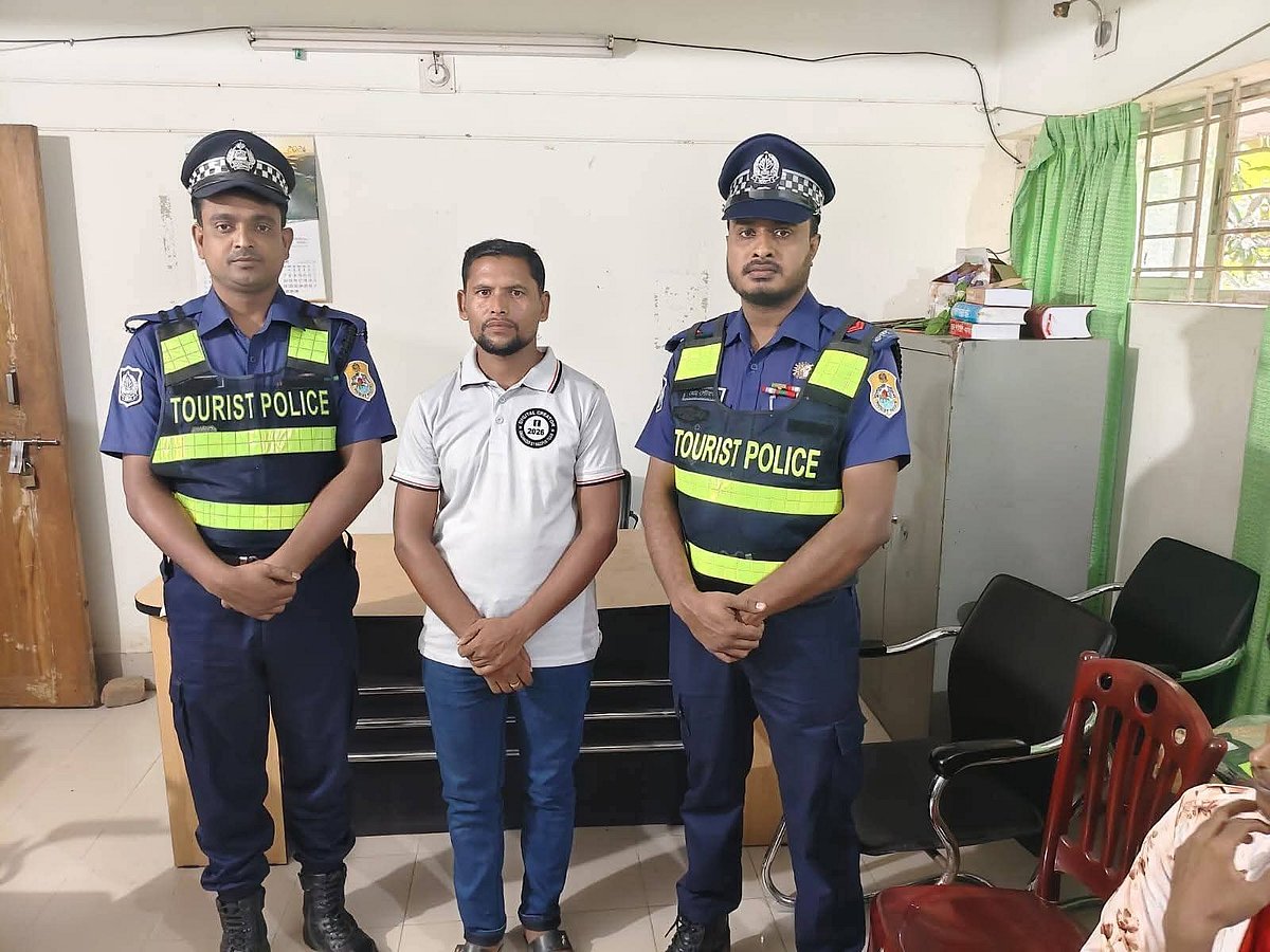 পাহাড়পুর বৌদ্ধবিহারে চীনা পর্যটককে হেনস্তার ভিডিও ভাইরাল, কনটেন্ট ক্রিয়েটর গ্রেপ্তার