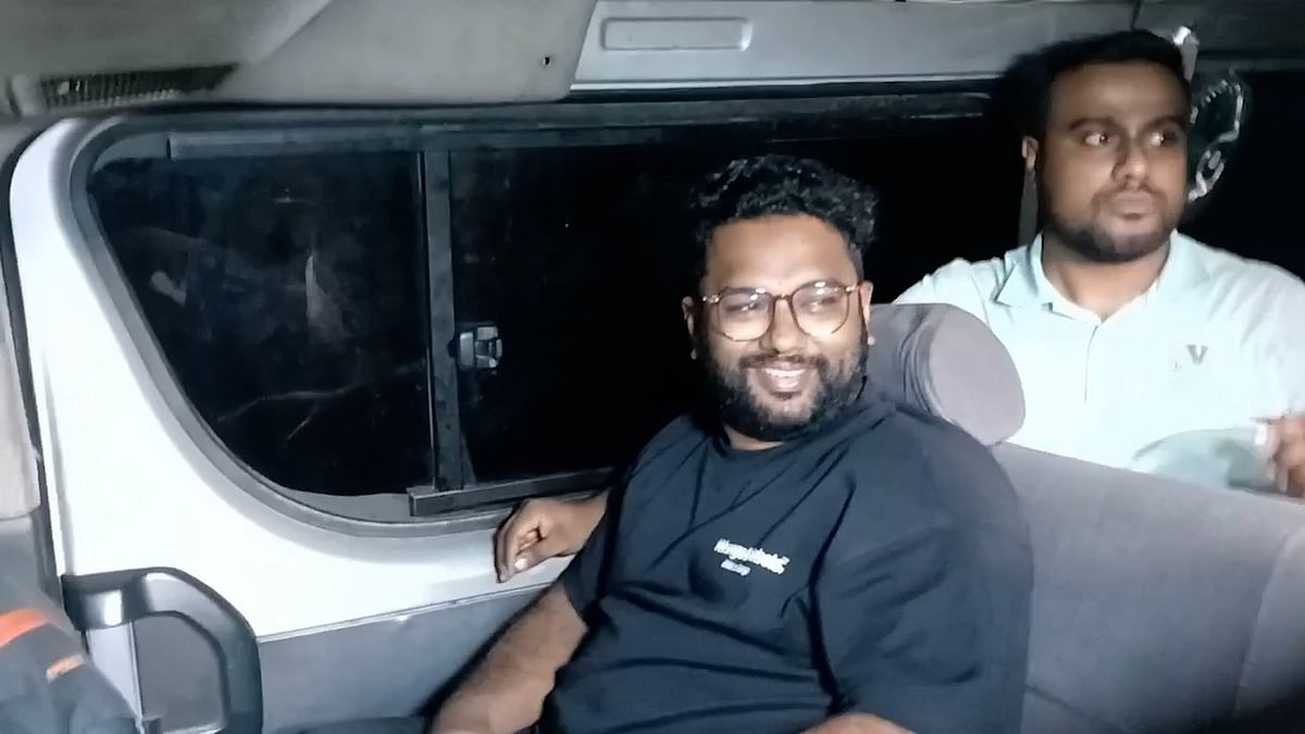 চাঁদাবাজির অভিযোগ, মুচলেকায় পরিবারের কাছে দেওয়া হলো এমপির ছেলেকে