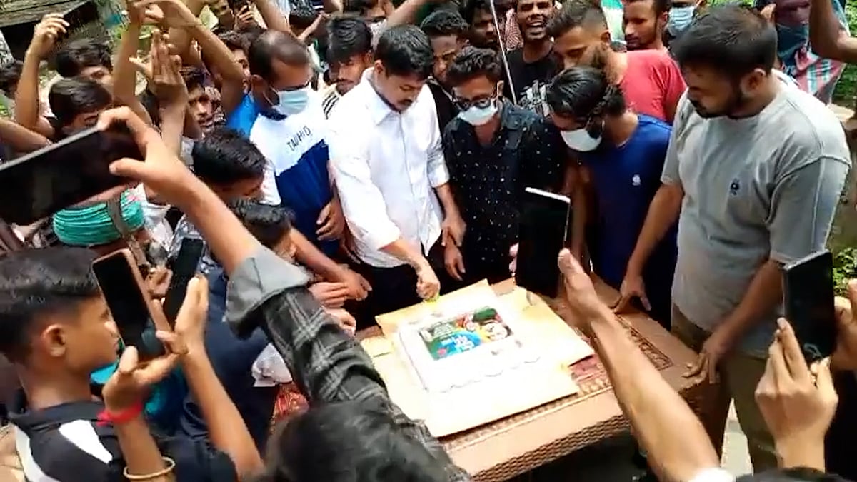 গোপালগঞ্জে দলের প্রতিষ্ঠাবার্ষিকী উদ্‌যাপন করল নিষিদ্ধ ছাত্রলীগ