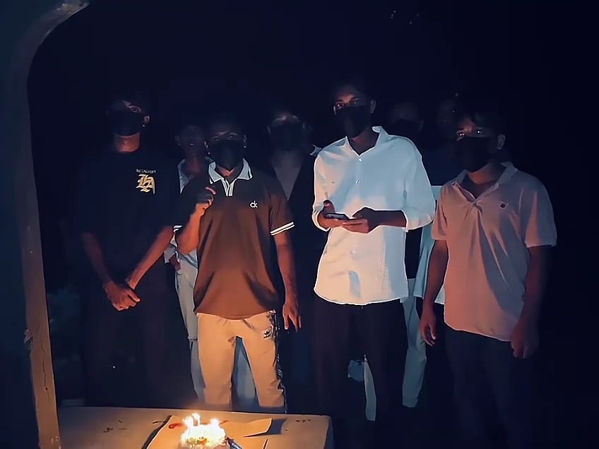 ফরিদপুরে কেক কেটে কার্যক্রম নিষিদ্ধ আওয়ামী লীগের প্রতিষ্ঠাবার্ষিকী উদ্‌যাপনের ভিডিও ফেসবুকে