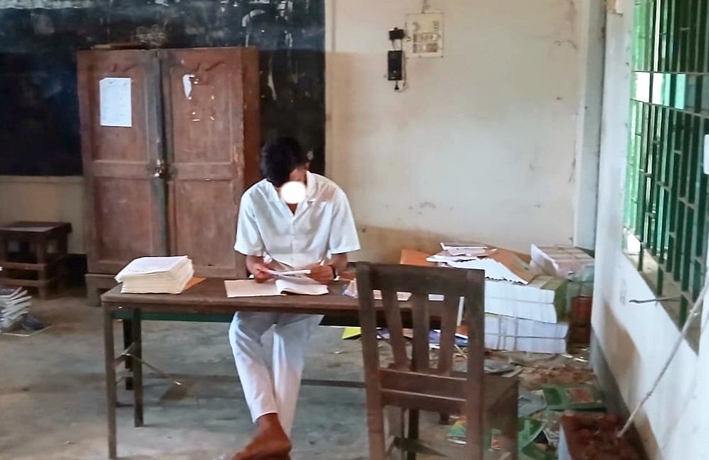 শিক্ষার্থীকে দিয়ে এসএসসির খাতা মূল্যায়ন : দেবীদ্বারে শিক্ষক ও শিক্ষার্থী গ্রেপ্তার