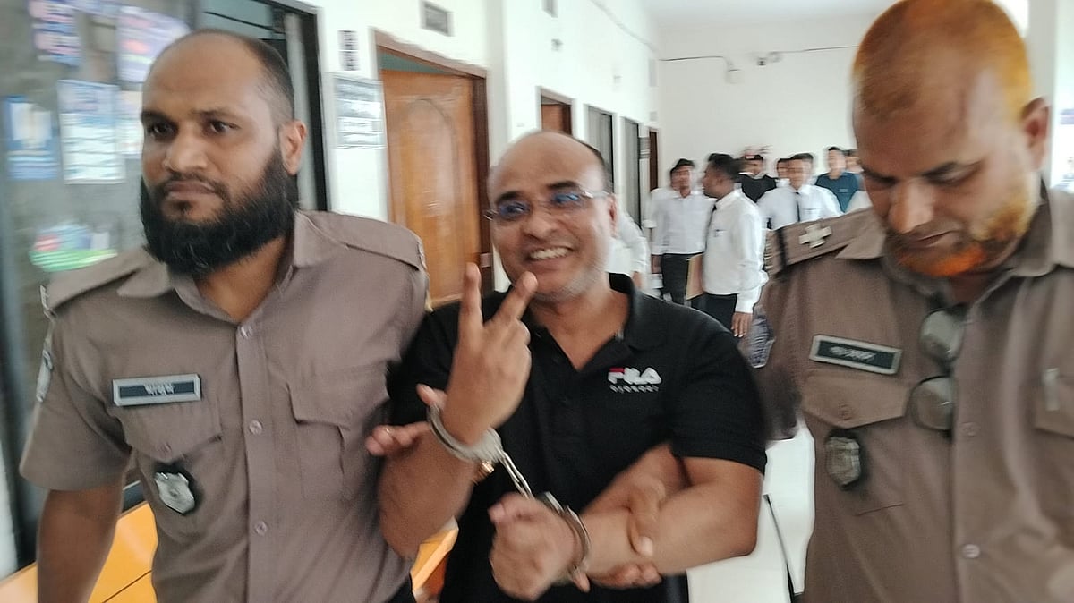 ‘ল ডক্টর’ পেজের আড়ালে প্রতারণা করার অভিযোগে মামলা, শফিক নজরুল রিমান্ডে