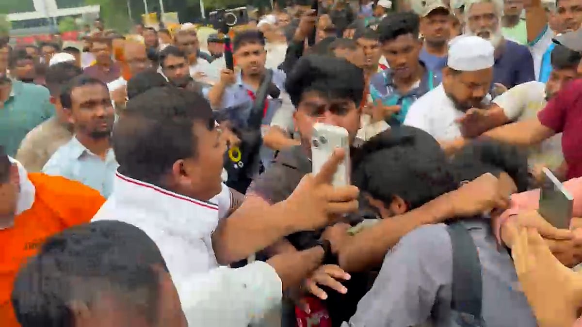 ধানমন্ডি ৩২ নম্বরে জামায়াতের মিছিল শেষে সাংবাদিকের ওপর হামলা