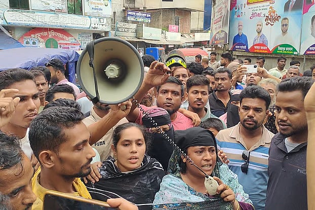 লক্ষ্মীপুরে শিক্ষার্থীর লাশ উদ্ধারের পর বিদ্যালয় ভাঙচুর, আওয়ামী লীগের ১৭৯ জনের নামে মামলা