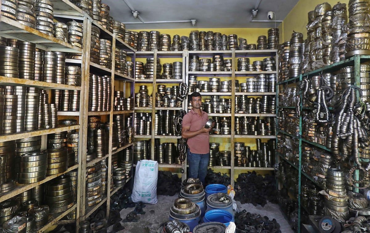 ১০ টাকা থেকে ৩ লাখ, চট্টগ্রামে বিয়ারিংয়ের জমজমাট বাজার