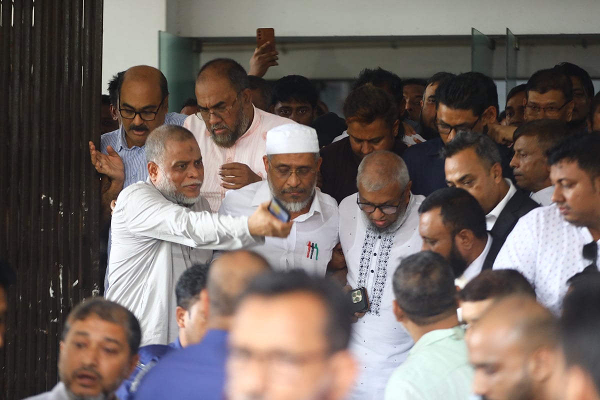 সুরঞ্জিত হত্যাচেষ্টা মামলায় আরিফুল–বাবরসহ আটজনকে খালাস, একজনের মৃত্যুদণ্ড