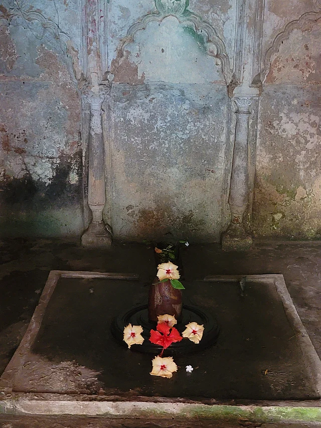মন্দিরের শিবলিঙ্গ