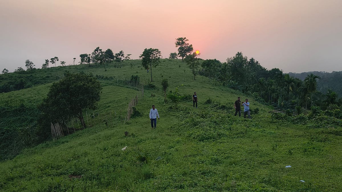 গারো পাহাড়ঘেরা হারিয়াকোনা যেন জীবন্ত ক্যানভাস