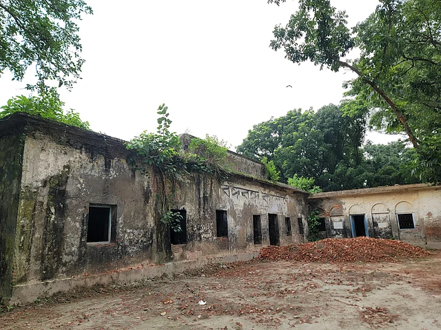 জমিদার বাড়িতে স্থাপিত কলেজ