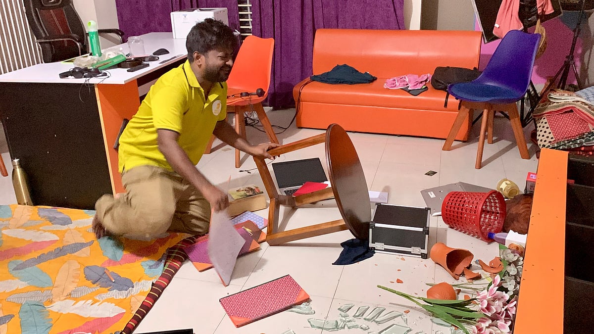 রাজশাহীতে অনলাইন ব্যবসাপ্রতিষ্ঠানে হামলা-ভাঙচুরের ভিডিও ভাইরাল, নেপথ্যে কী