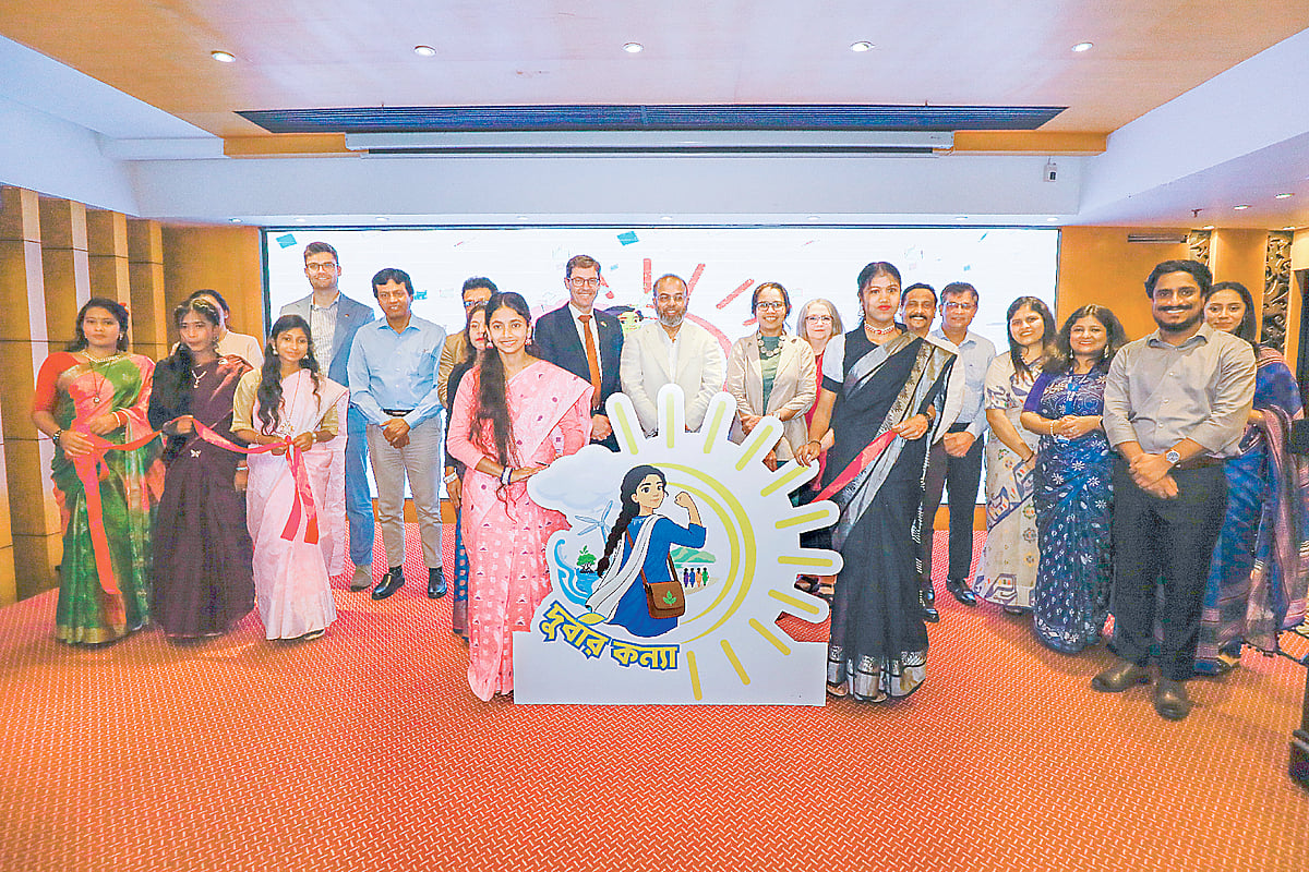 দুর্বার কন্যারা রুখবে জলবায়ুঝুঁকি