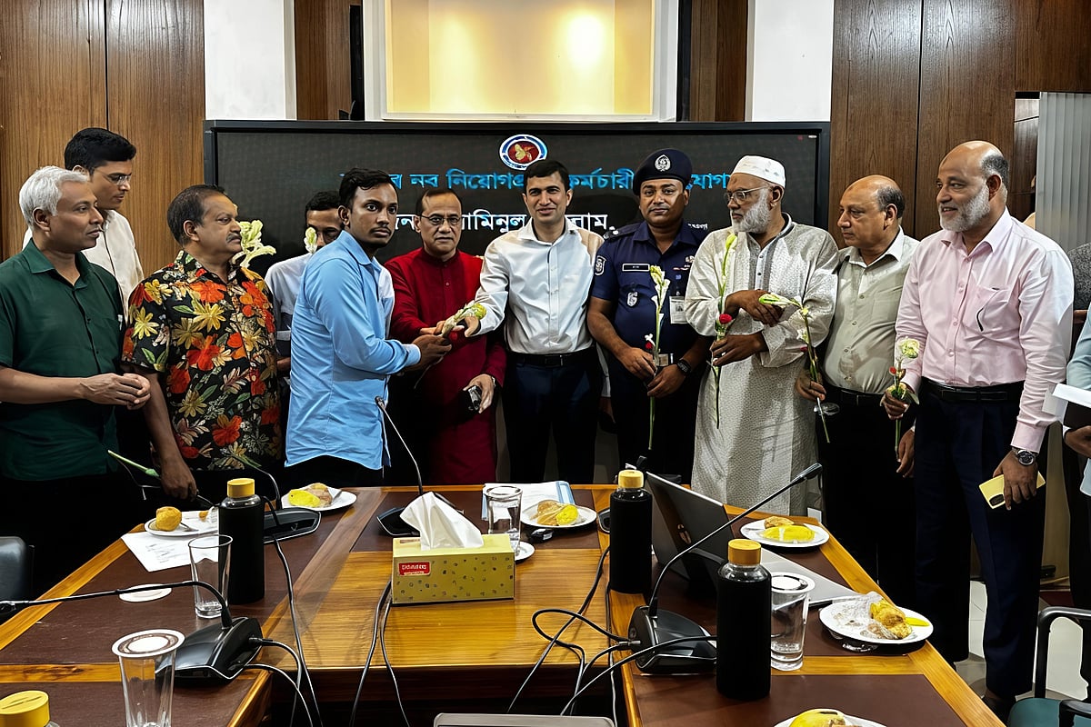 এসএসসি যোগ্যতার অফিস সহায়ক পদে বিএসসি ইঞ্জিনিয়ার, এমবিএ পাসসহ উচ্চশিক্ষিতরা