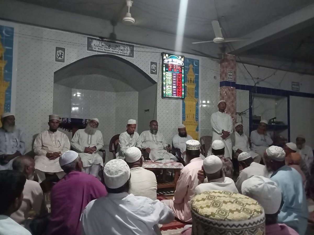 রংপুরে ইউপি নির্বাচনের প্রার্থী বাছাইয়ে মসজিদে চেয়ার–টেবিল বসিয়ে জামায়াতের সভা