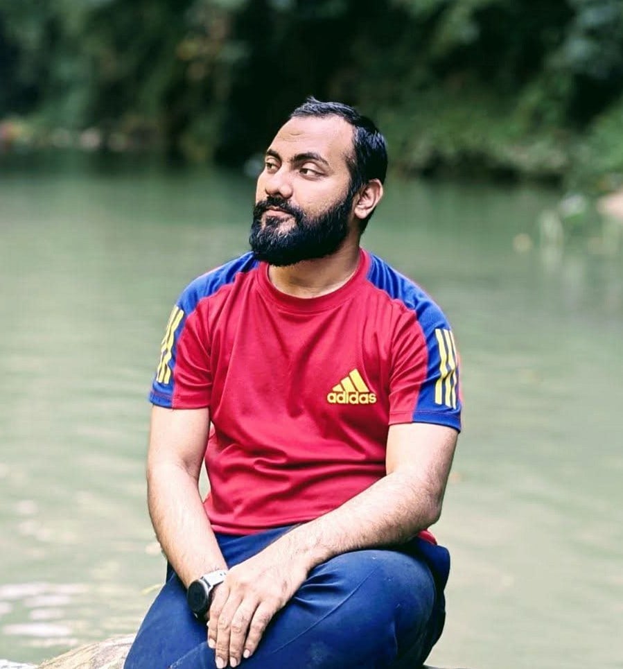 মোটরসাইকেলে ছিলেন তিন ভাই, ছিটকে পড়ে একজনের মৃত্যু