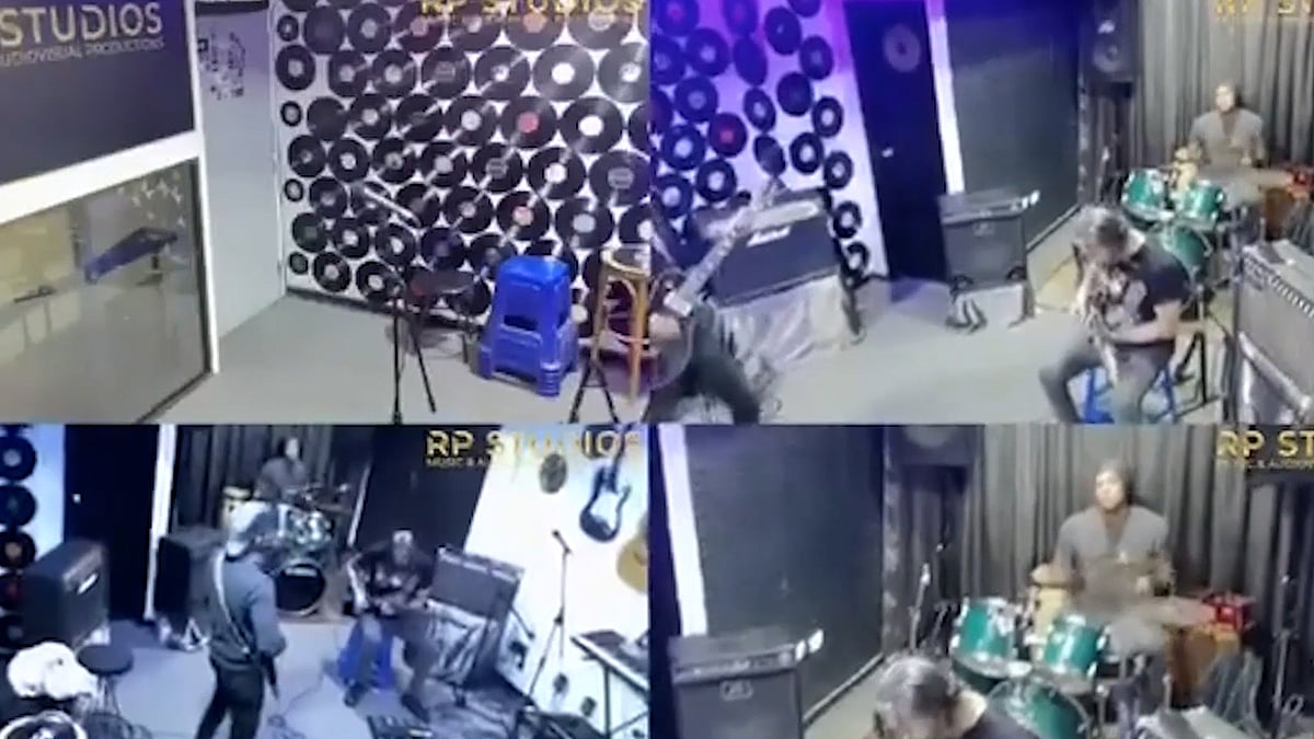 সিসিটিভিতে ধরা পড়ল গানের মহড়ার সময় ভেনেজুয়েলায় ভূমিকম্পের মুহূর্ত