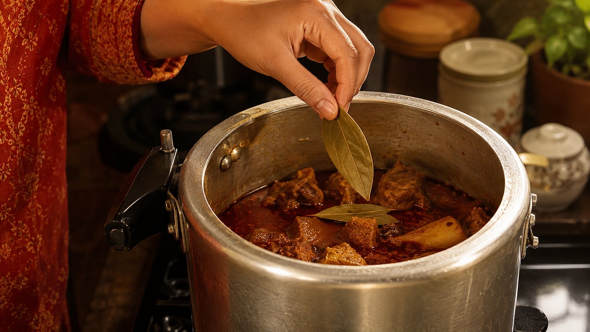 প্রেশার কুকার তেজপাতা