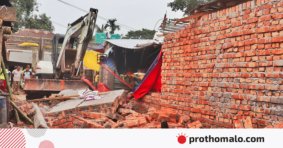 বগুড়ার শেরপুরের বারদুয়ারী হাটে অবৈধভাবে নির্মিত দোকানঘর উচ্ছেদ বগুড়ার শেরপুরের বারদুয়ারী হাটে অবৈধভাবে নির্মিত দোকানঘর উচ্ছেদ