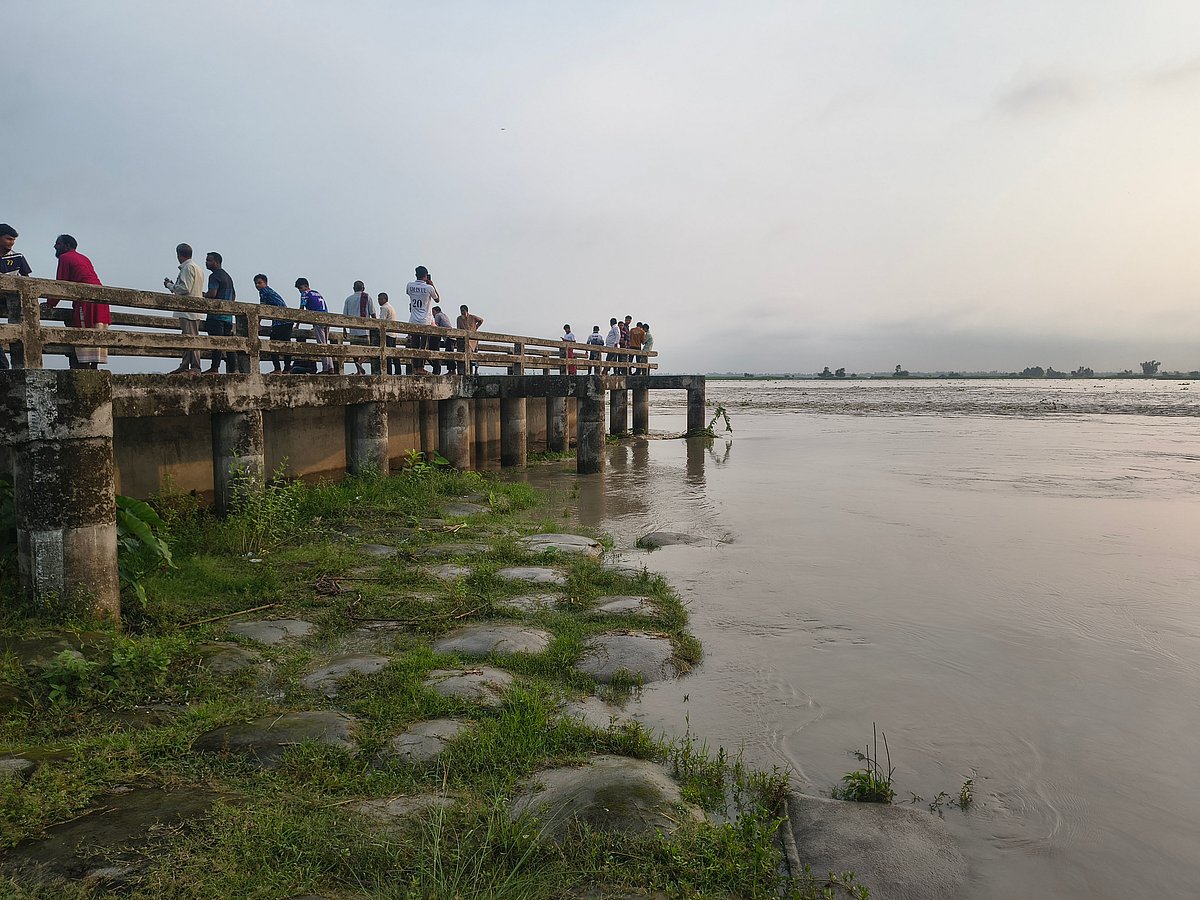 উজানের ঢল কমায় কুড়িগ্রামে নদ-নদীর পানি নামছে, দুধকুমারে এখনো বিপৎসীমার ওপরে