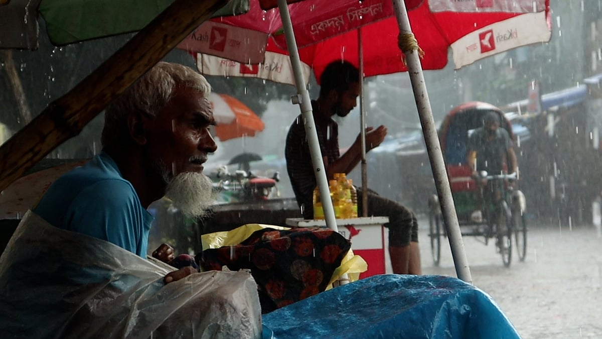 ৪৮ ঘণ্টায় লঘুচাপের সম্ভাবনা, টানা পাঁচ দিনের বৃষ্টির আভাস