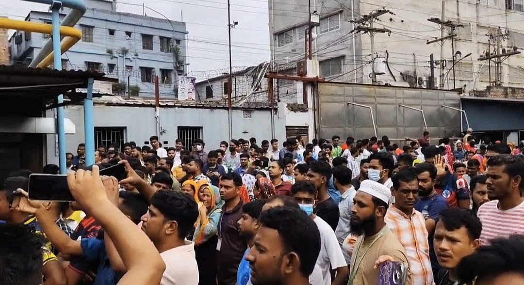 গাজীপুরে শ্রমিক অসন্তোষের জেরে অনির্দিষ্টকালের জন্য বন্ধ ইসলাম গার্মেন্টস