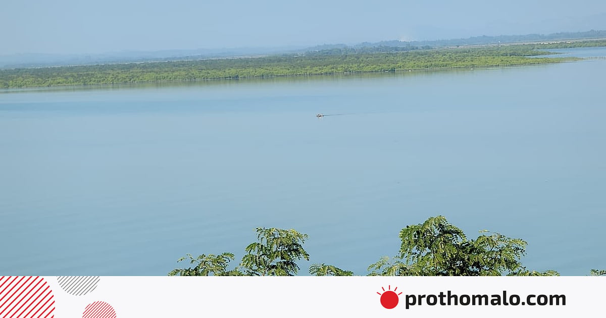 রাখাইনের মংডুতে চলছে বিমান হামলা, বিস্ফোরণে কাঁপছে টেকনাফ রাখাইনের মংডুতে চলছে বিমান হামলা, বিস্ফোরণে কাঁপছে টেকনাফ