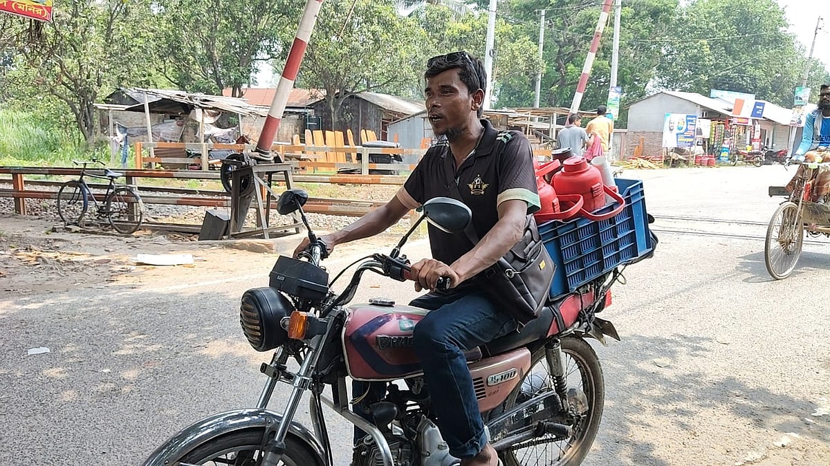 ফোন করলে মোটরসাইকেলে চা নিয়ে হাজির হন ‘রনি ভাই’