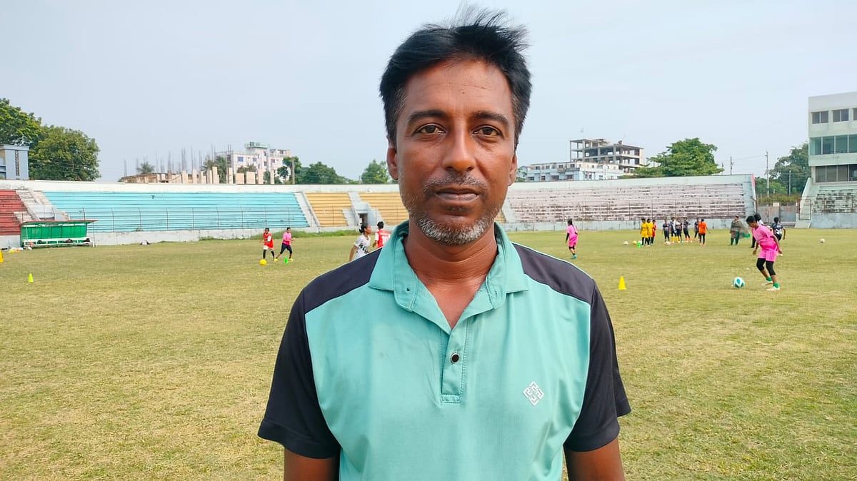 শিক্ষার্থীদের কাছ থেকে পারিশ্রমিক নেন না সহিদুল, জাতীয় ফুটবল দলে খেলছে তাঁর শিষ্যরা