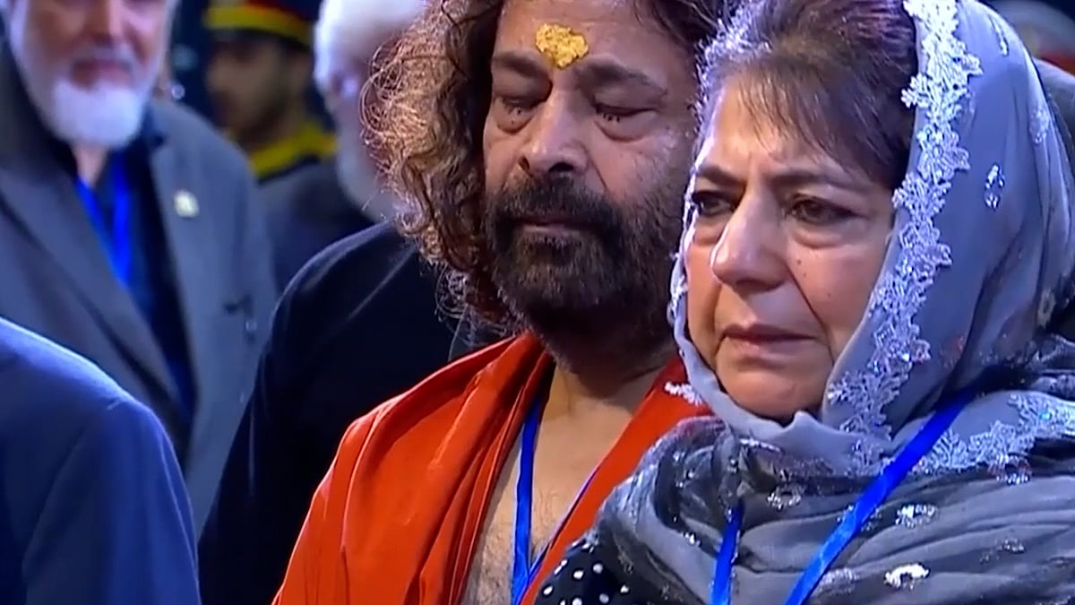 খামেনির শেষবিদায় অনুষ্ঠানে আবেগাপ্লুত জম্মু ও কাশ্মীরের সাবেক মুখ্যমন্ত্রী মেহবুবা মুফতি