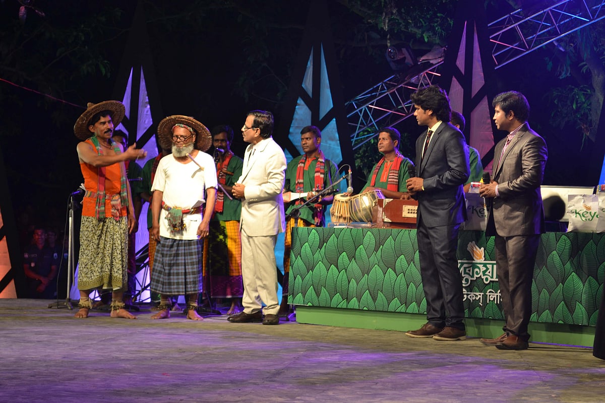 আজ রাতে ফুটবল বিশ্বকাপ ঘিরে বিশেষ ‘ইত্যাদি’