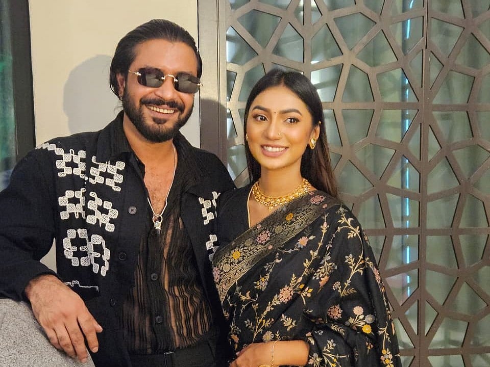 ‘আমার বন্ধুর সঙ্গে দেখা হয়েছে কেন লিখবেন না’—সুনেরাহ্‌কে পেয়ে বললেন রাজ