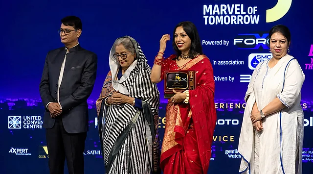 কালোত্তীর্ণ অভিনেত্রী দিলারা জামান, অভিনেতা আজিজুলহাকিমসহ অনেককে বিশেষ সম্মাননা দেওয়া হয়