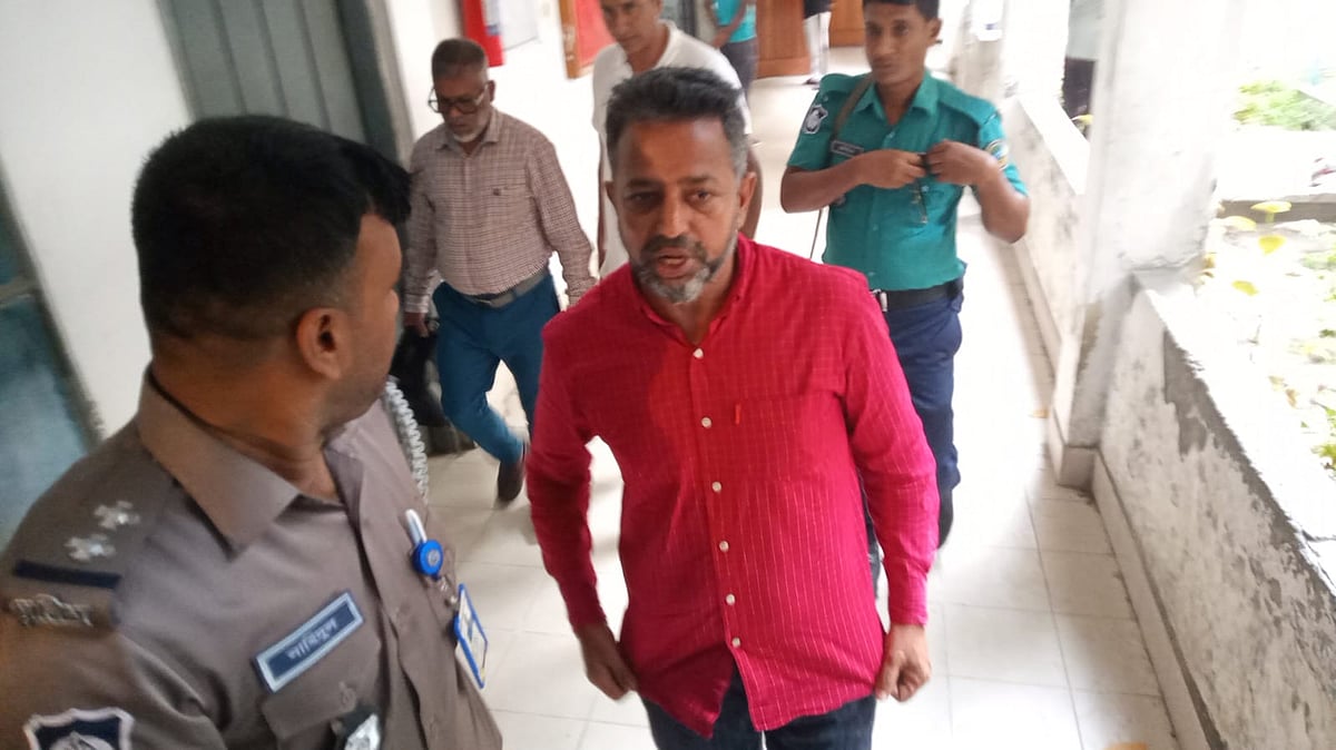 এমডির সংবেদনশীল স্থান চেপে ধরে সই নেওয়া ব্যক্তি গ্রেপ্তার