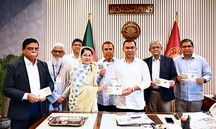 পল্লী উন্নয়ন দিবসে স্মারক ডাকটিকিট উন্মোচন করলেন প্রধানমন্ত্রী