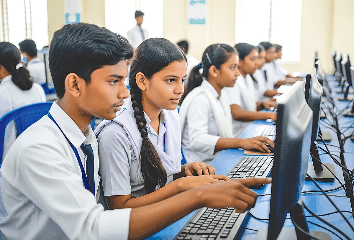 এইচএসসি পরীক্ষা ২০২৬। তথ্য ও যোগাযোগ প্রযুক্তি: বাণিজ্যিকভাবে 3G চালু হয় ২০০১ সালে