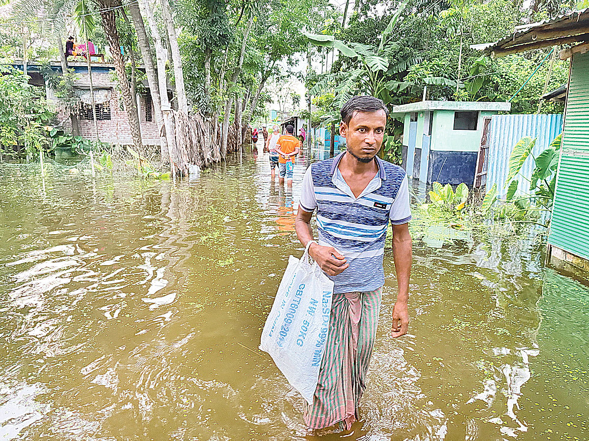 অভয়নগরে বিল ভরাট করায় দুই শতাধিক পরিবার দেড় মাস ধরে পানিবন্দী
