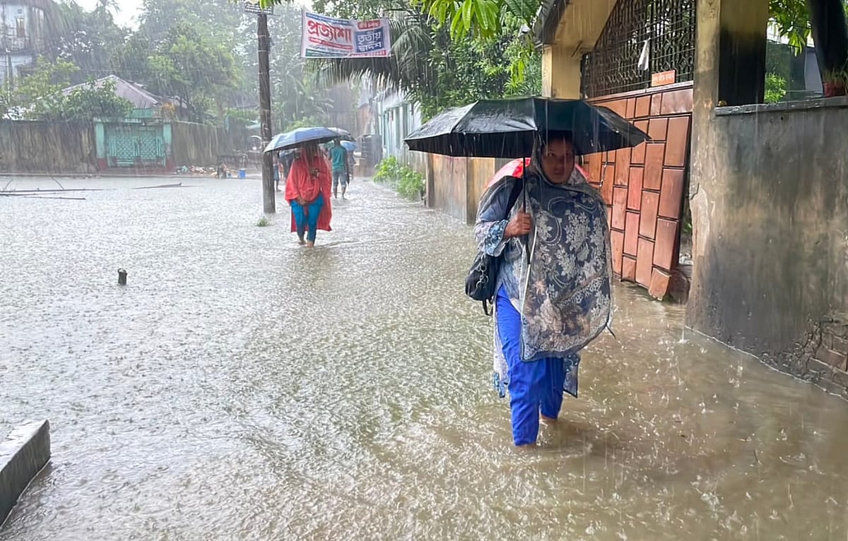 চট্টগ্রামে অতি ভারী বৃষ্টি, নগরে জলাবদ্ধতা