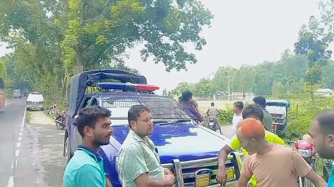দিনাজপুরে চিকিৎসকের কাছে যাওয়ার পথে সড়ক দুর্ঘটনায় মা–ছেলের মৃত্যু