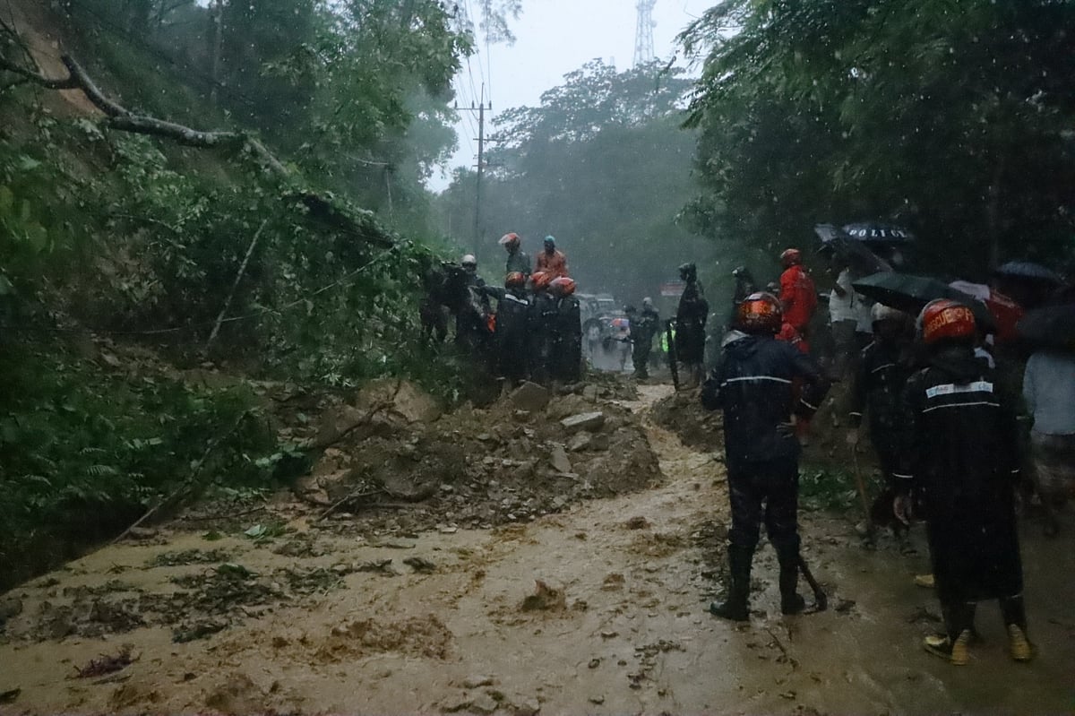 পাহাড়ধসে চট্টগ্রাম, পার্বত্য চট্টগ্রাম ও কক্সবাজারে ৩০ জনের মৃত্যু: সংসদে দুর্যোগ ব্যবস্থাপনামন্ত্রী