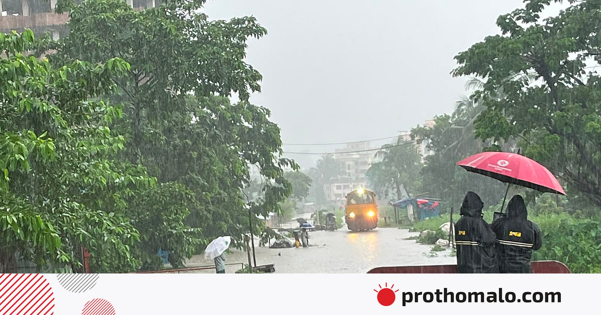 ডুবে থাকা রেলপথ ৫ ফুট উঁচু করা হবে, জানালেন রেল প্রতিমন্ত্রী ডুবে থাকা রেলপথ ৫ ফুট উঁচু করা হবে, জানালেন রেল প্রতিমন্ত্রী