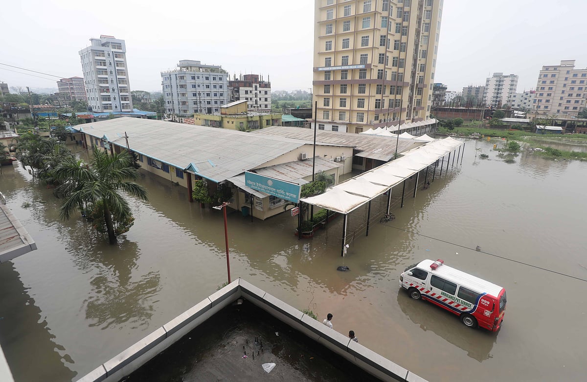 ভারী বৃষ্টি চলতে পারে দুই দিন, ঢাকায় সারাদিন হতে পারে থেমে থেমে