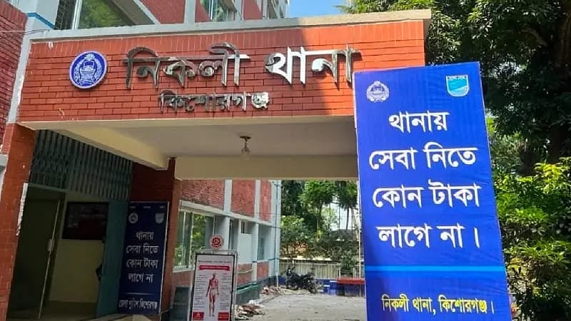 বাবার অভিযোগে সকালে ছেলেকে গ্রেপ্তার, দুপুরে হাজতে মিলল ‘ঝুলন্ত’ লাশ