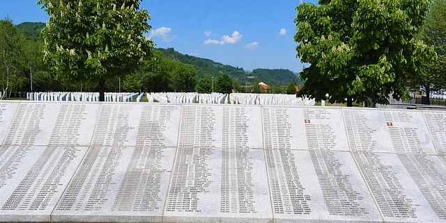 বিদ্রোহী সার্ব সেনাবাহিনীর বর্বরোচিত আক্রমণে নিহত ব্যক্তিদের মধ্যে যাঁদের পরিচয় শনাক্ত করা সম্ভব হয়েছে, তাঁদের নামের তালিকা
