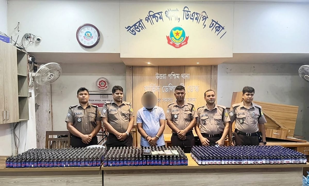 উত্তরায় ৯৬১ বোতল ফেনসিডিলসহ মাদক কারবারি গ্রেপ্তার