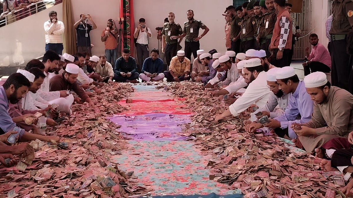 ১৯ দিন পর আবার খুলল শাহজালাল (রহ.)-এর মাজারের দানবাক্স, কী পাওয়া গেল