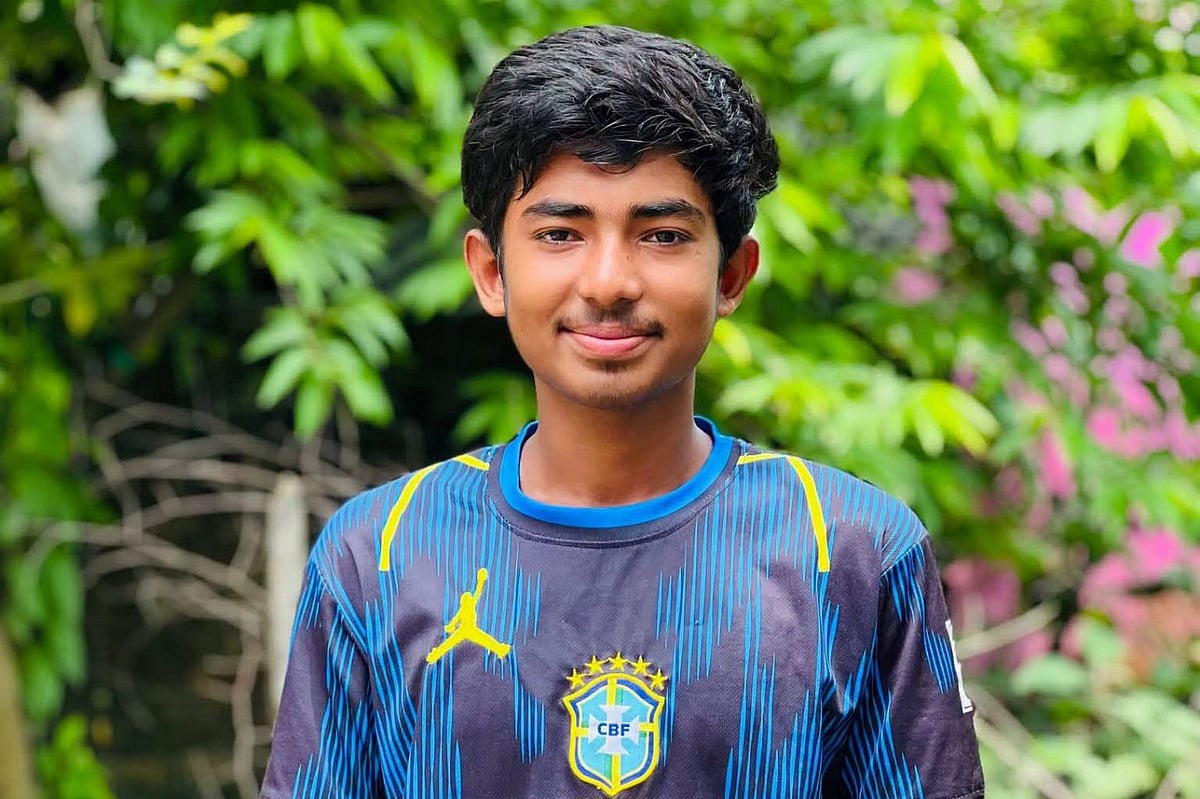 বাবা খালে মাছ ধরছিলেন, সহায়তা করতে যাওয়ার পথে কিশোরকে কুপিয়ে হত্যা