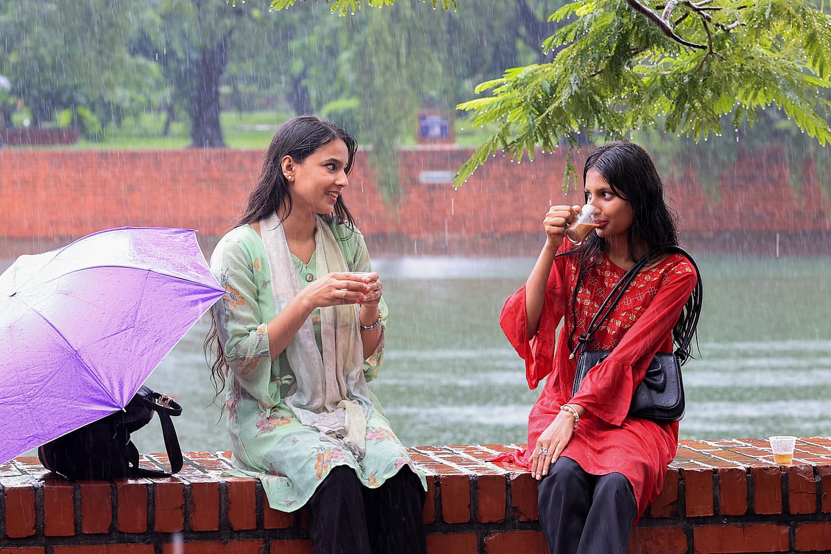 বৃষ্টিতে দুর্ভোগ, বৃষ্টিতে আনন্দ