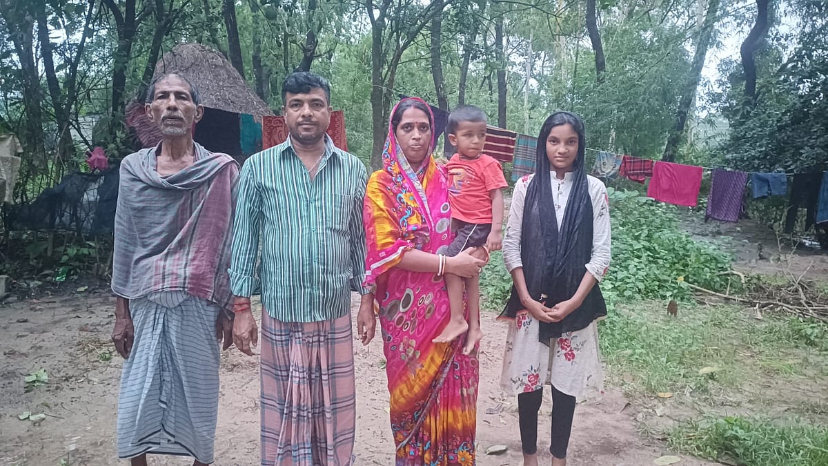 ‘আট হাজার টাকা বেতনের চাকরি করি, চার সন্তান নিয়ে এখন কই থাকব’