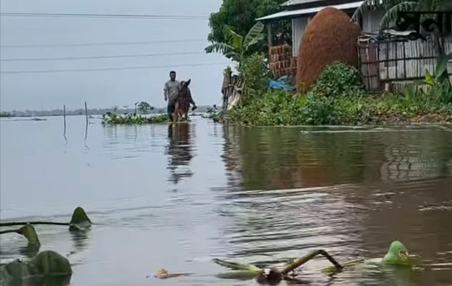 সুনামগঞ্জে বন্যার শঙ্কায় পৌর কর্মকর্তাদের ছুটি বাতিল, নদ-নদীর পানি কিছুটা কমেছে